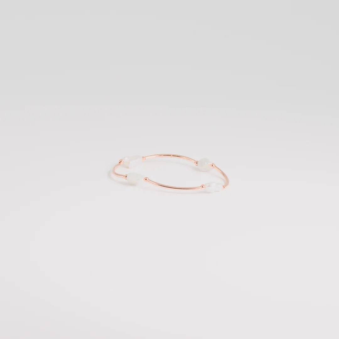 Verguld goud; rose gold; verguld rosegoud; sterling silver armband met 8 mm
Parel, Keshi parel, handgemaakt atelier Claire