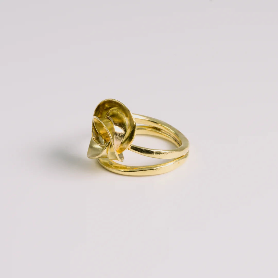 Rosegoud ring, handgemaakt uit het atelier van Claire Dries