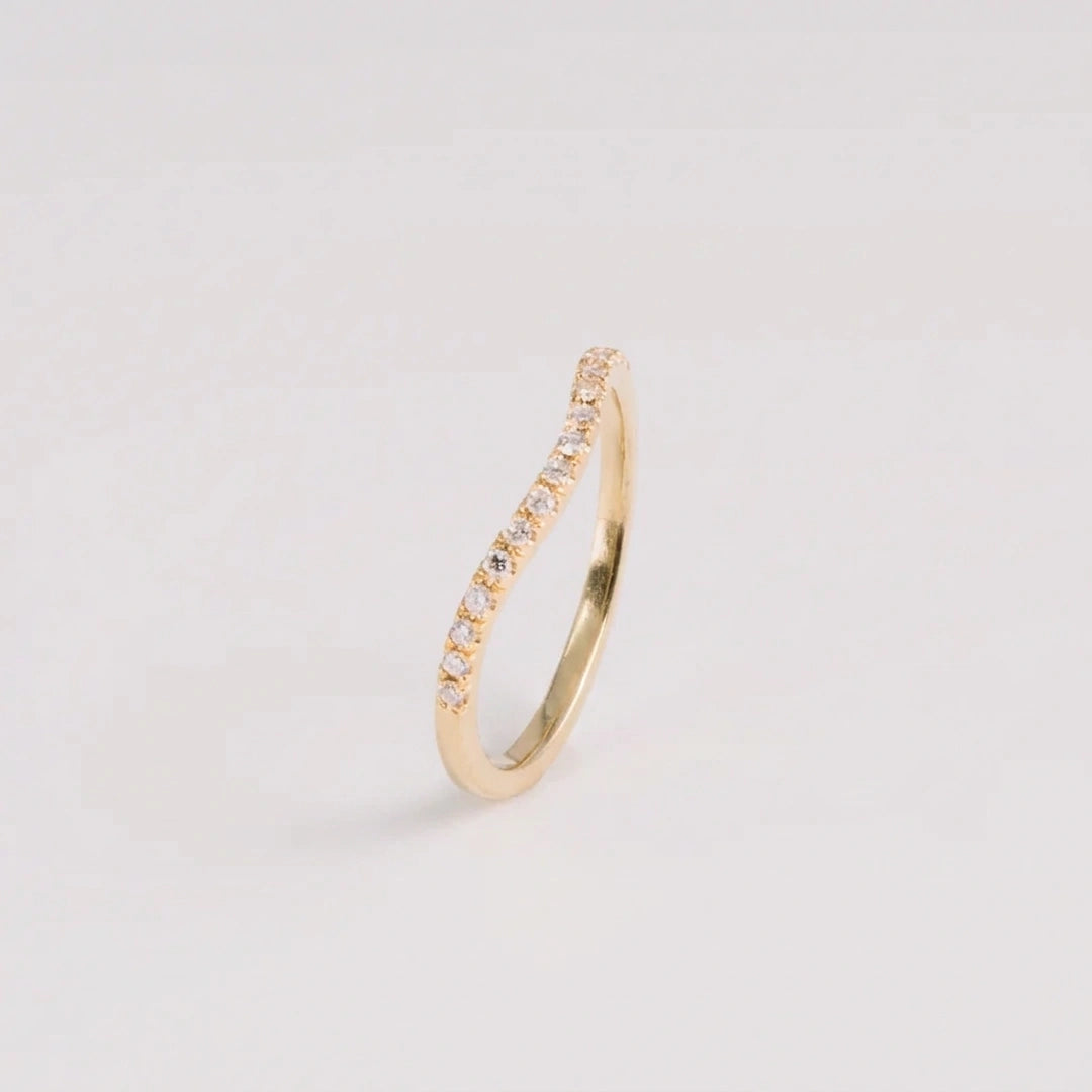 Champagnegoud 18kt ring met lab-grown diamanten, handgemaakt atelier Claire Dries