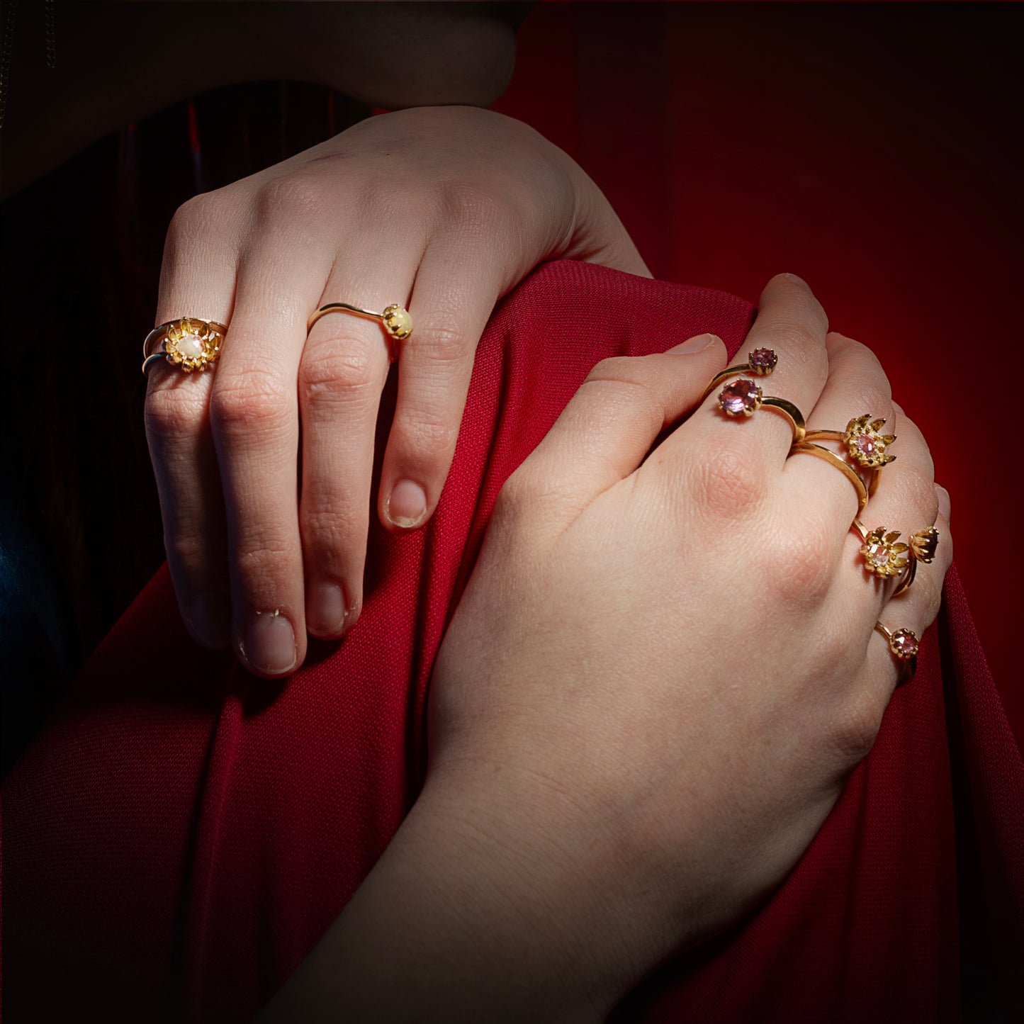 Diamond; yellow gold ring met diamant, handgemaakt atelier Claire Dries