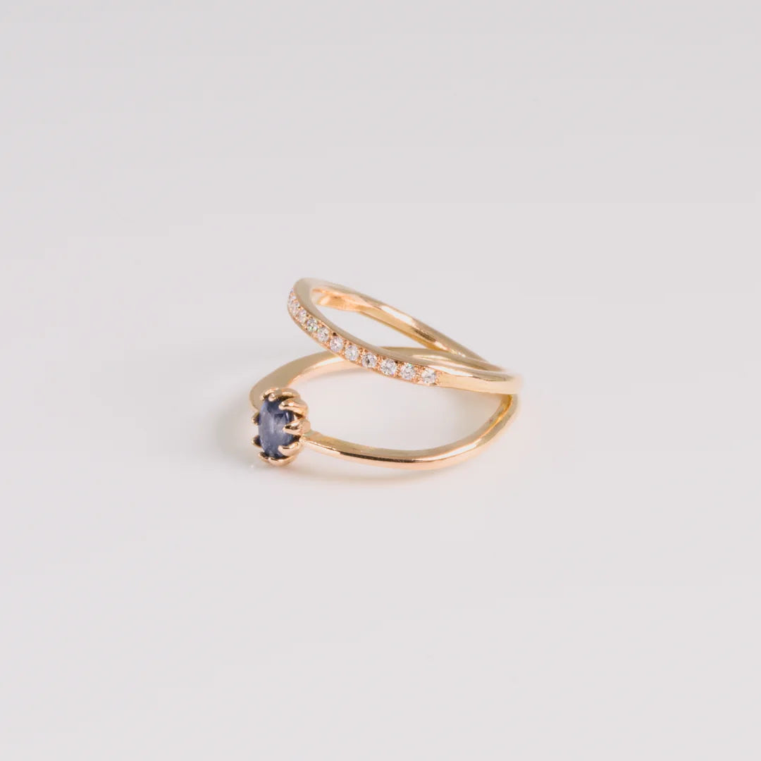 Rosegoud ring met lab-grown diamanten, gehamerde, handgemaakt atelier Claire Dries