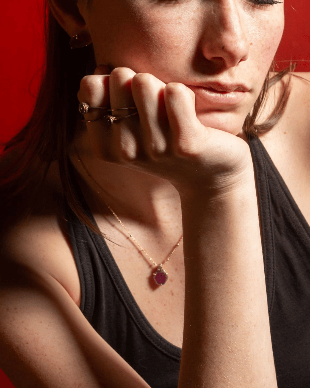 Diamond; yellow gold ketting met Robijn, handgemaakt atelier Claire Dries