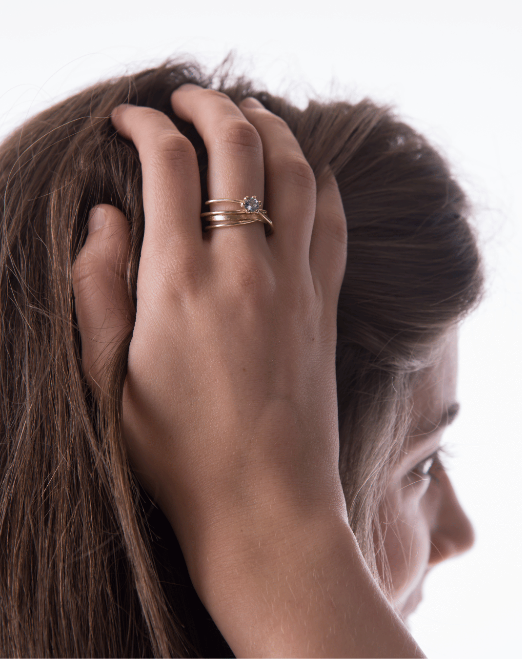 Geelgoud 18kt ring, handgemaakt uit het atelier van Claire Dries