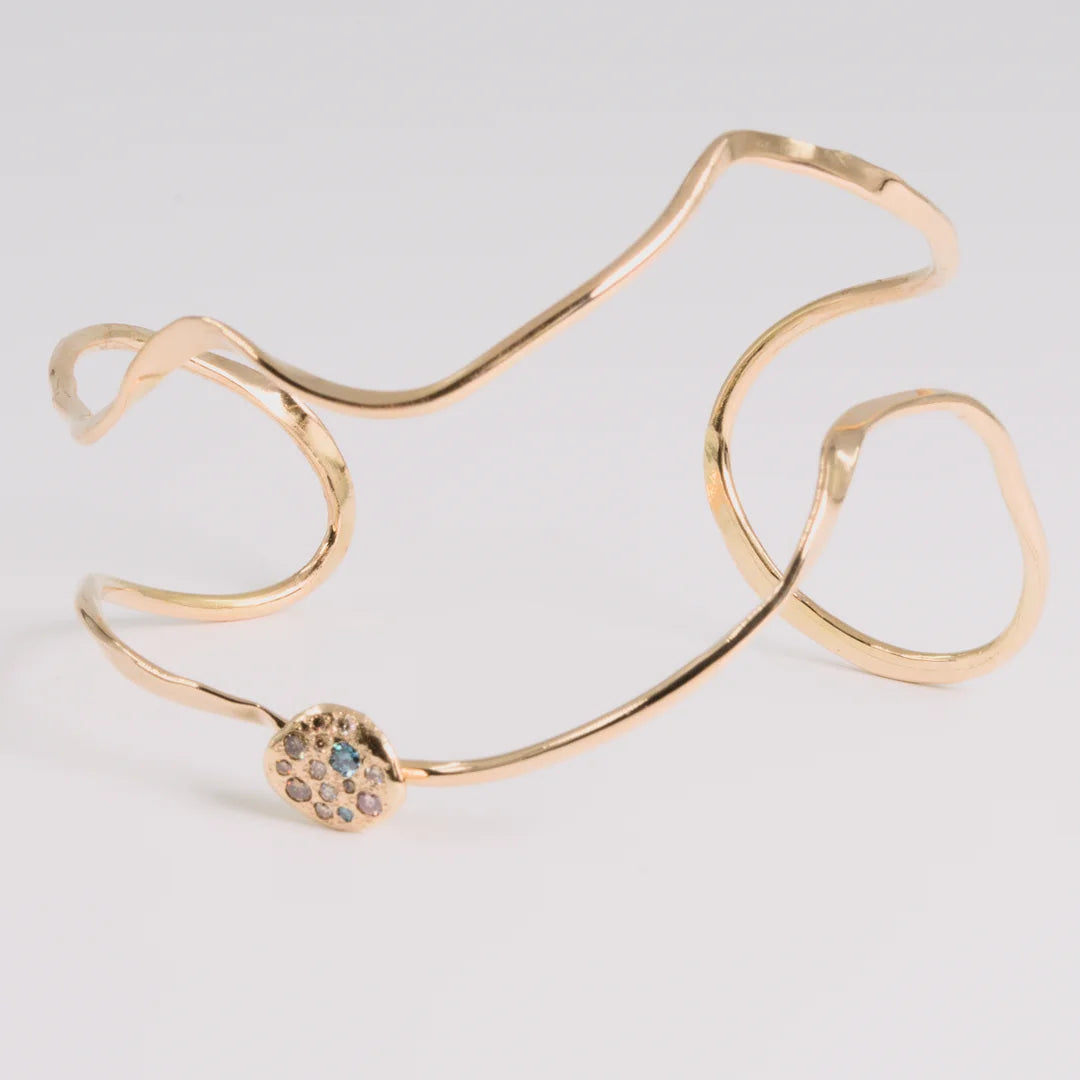 Diamond; rose gold armband met diamanten, gehamerde, handgemaakt atelier Claire Dries