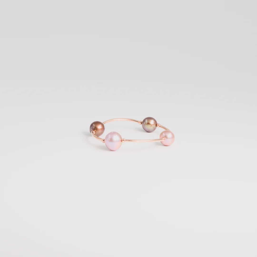 Verguld goud; verguld rosegoud; sterling silver armband met Zoetwaterparels, 14 mm


Parel, handgemaakt atelier Claire Dries