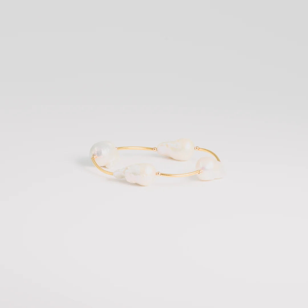 Verguld goud armband met Zoetwaterparel, handgemaakt atelier Claire Dries