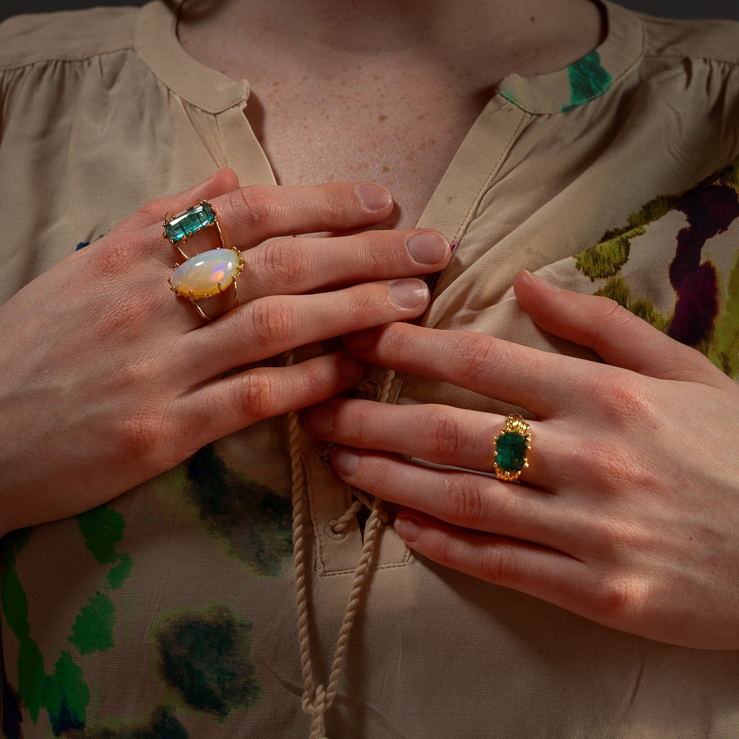 Geelgoud 18kt ring met toermalijn, handgemaakt atelier Claire Dries