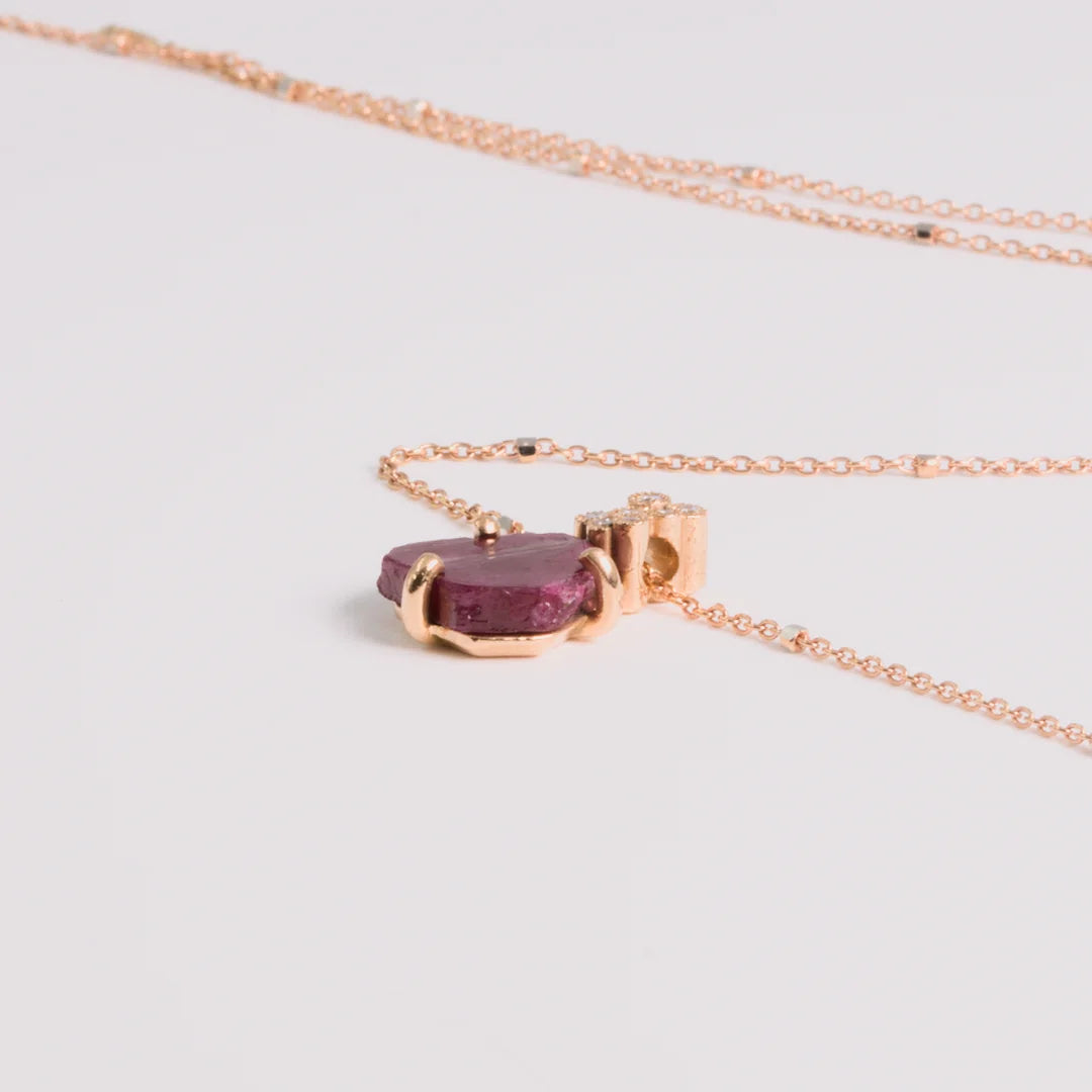 Diamond; yellow gold ketting met Robijn, handgemaakt atelier Claire Dries