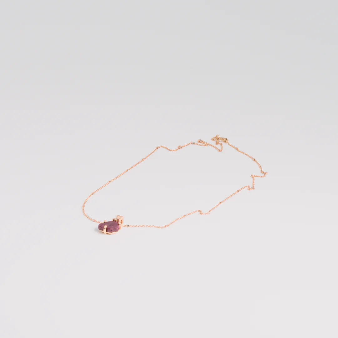 Diamond; yellow gold ketting met Robijn, handgemaakt atelier Claire Dries