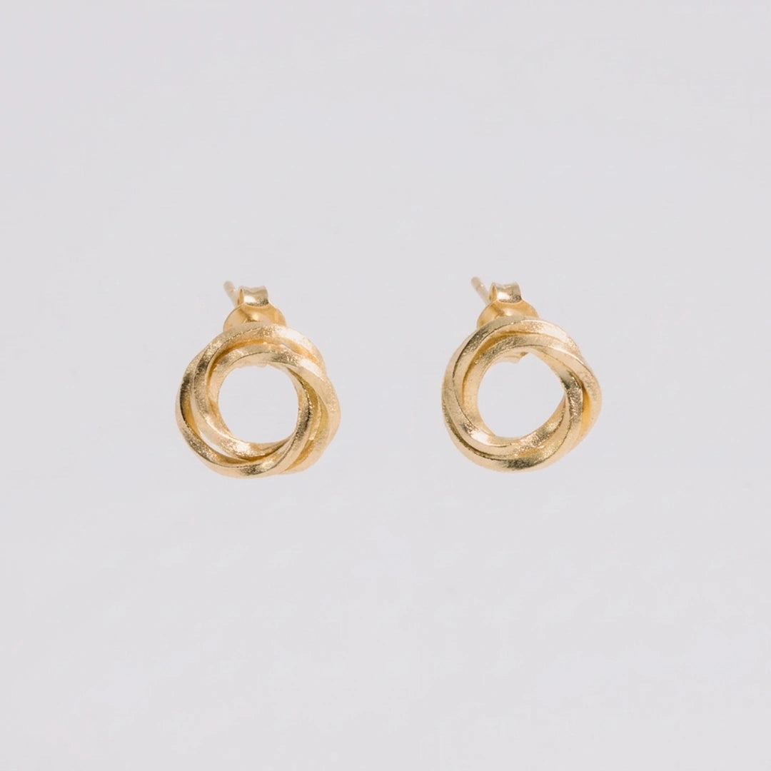 Rose gold; diamond oorbellen, handgemaakt uit het atelier van Claire Dries