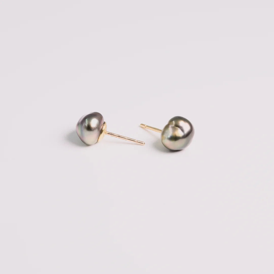 Geelgoud 18kt oorbellen met parels, handgemaakt atelier Claire Dries
