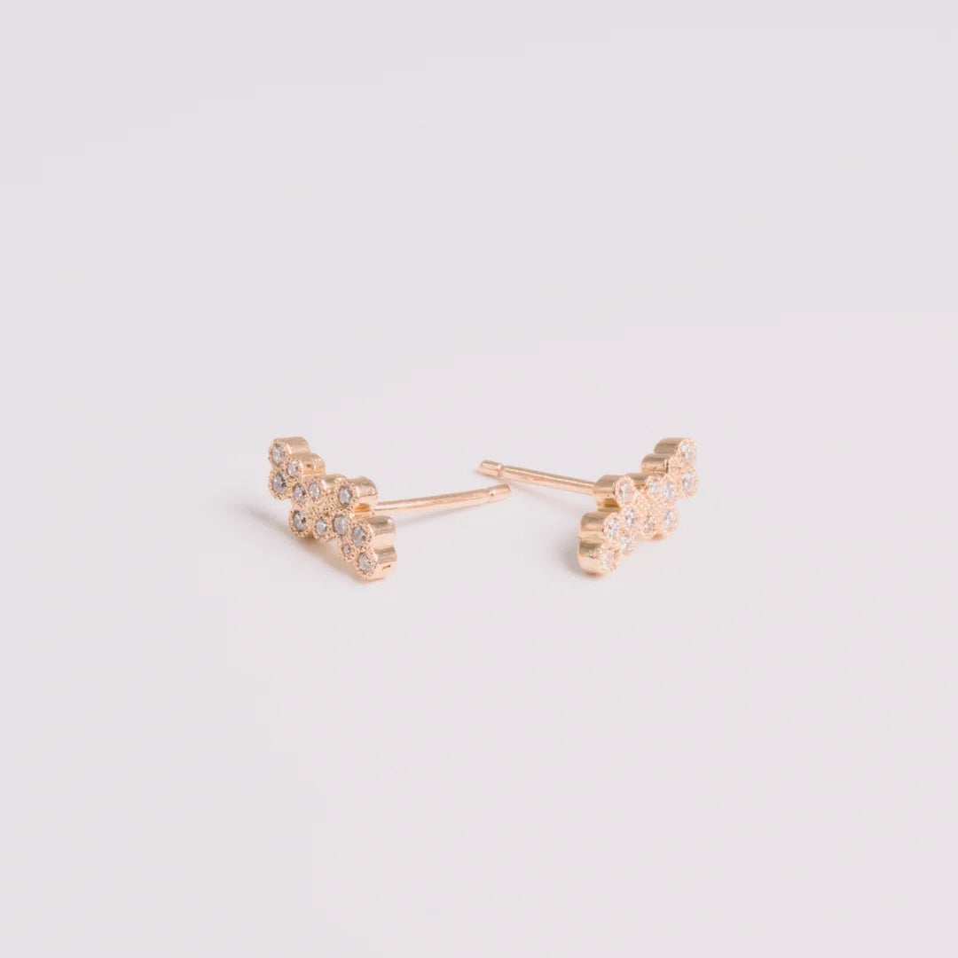 Rose gold; diamond oorbellen met lab-grown diamanten, handgemaakt atelier Claire Dries