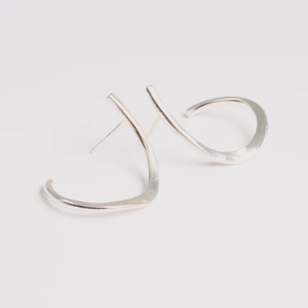 Sterling zilver oorbellen met gehamerde, handgemaakt atelier Claire Dries