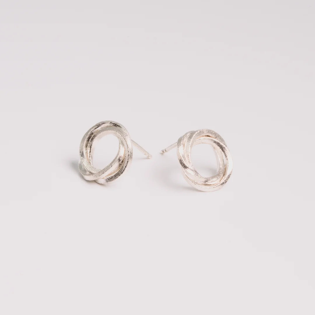 Sterling zilver oorbellen, handgemaakt uit het atelier van Claire Dries