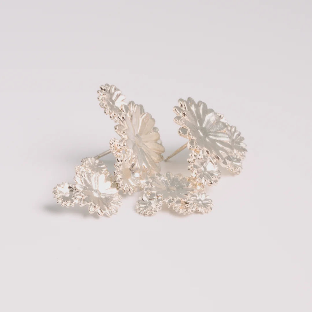 Sterling zilver oorbellen, handgemaakt uit het atelier van Claire Dries