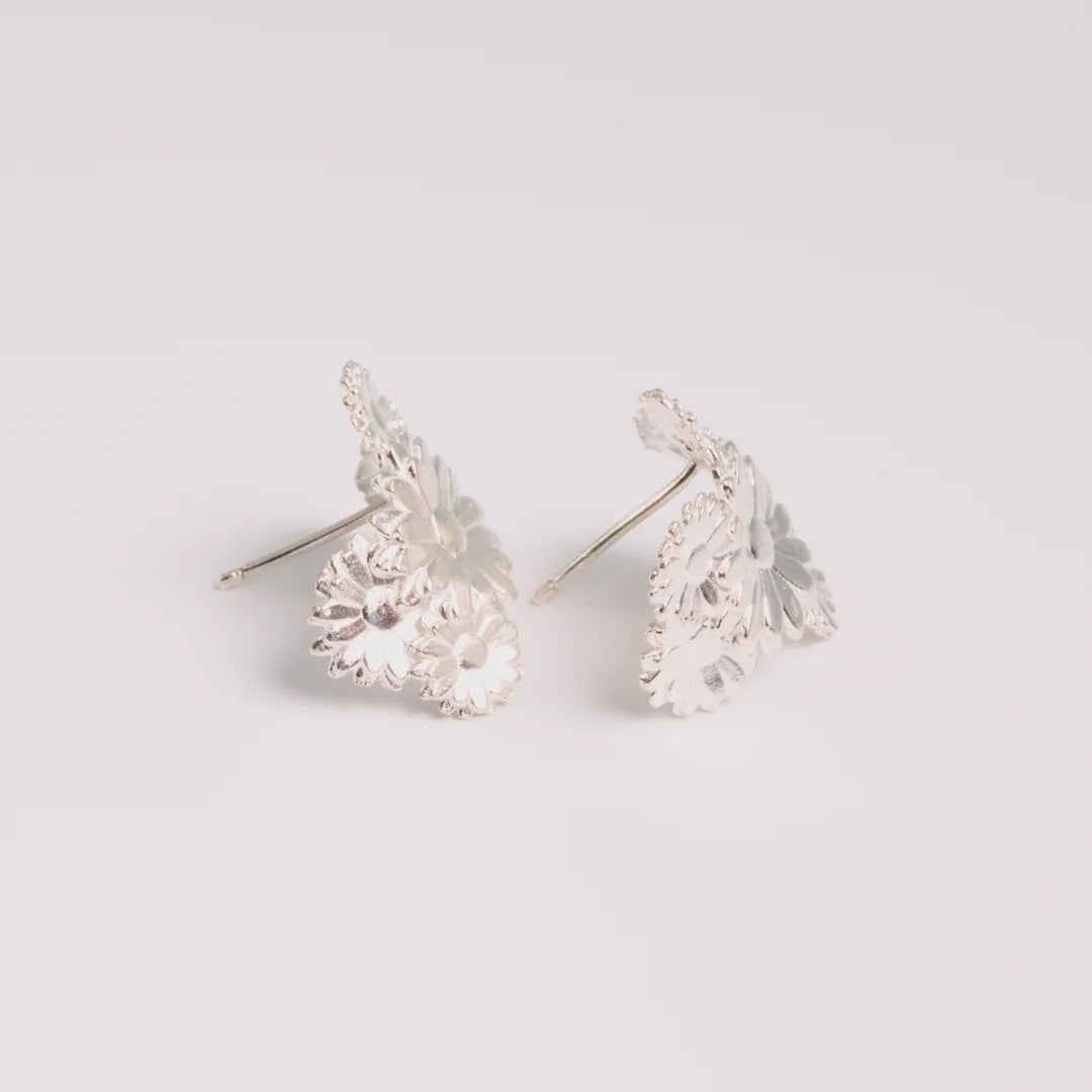 Sterling zilver oorbellen, handgemaakt uit het atelier van Claire Dries