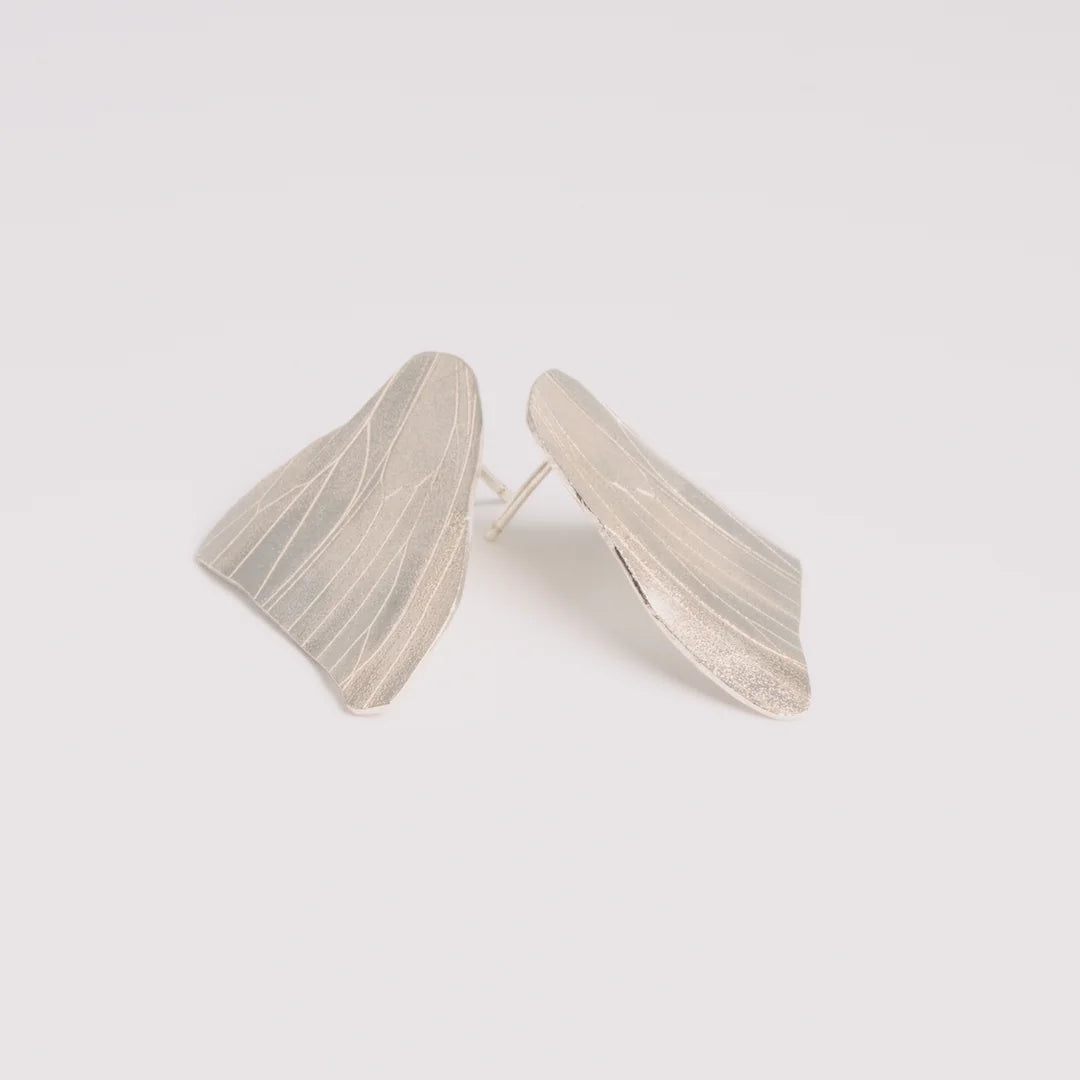 Sterling zilver oorbellen, handgemaakt uit het atelier van Claire Dries