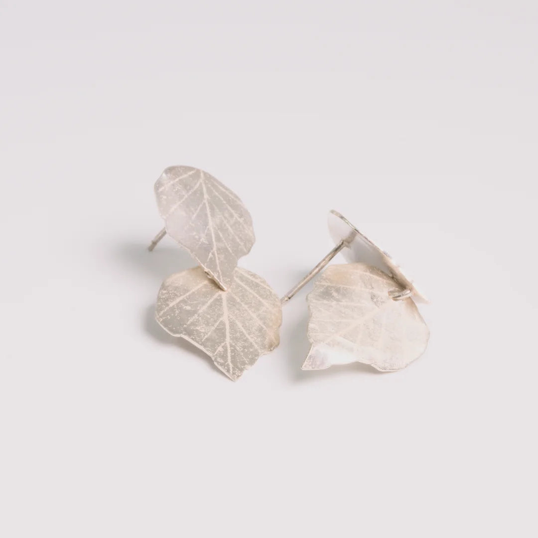 Sterling zilver oorbellen, handgemaakt uit het atelier van Claire Dries