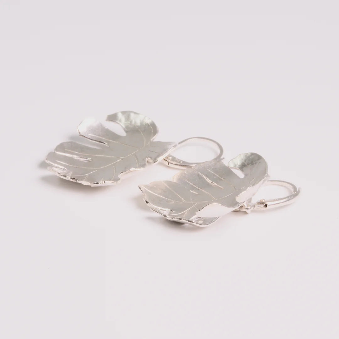 Sterling zilver oorbellen, handgemaakt uit het atelier van Claire Dries