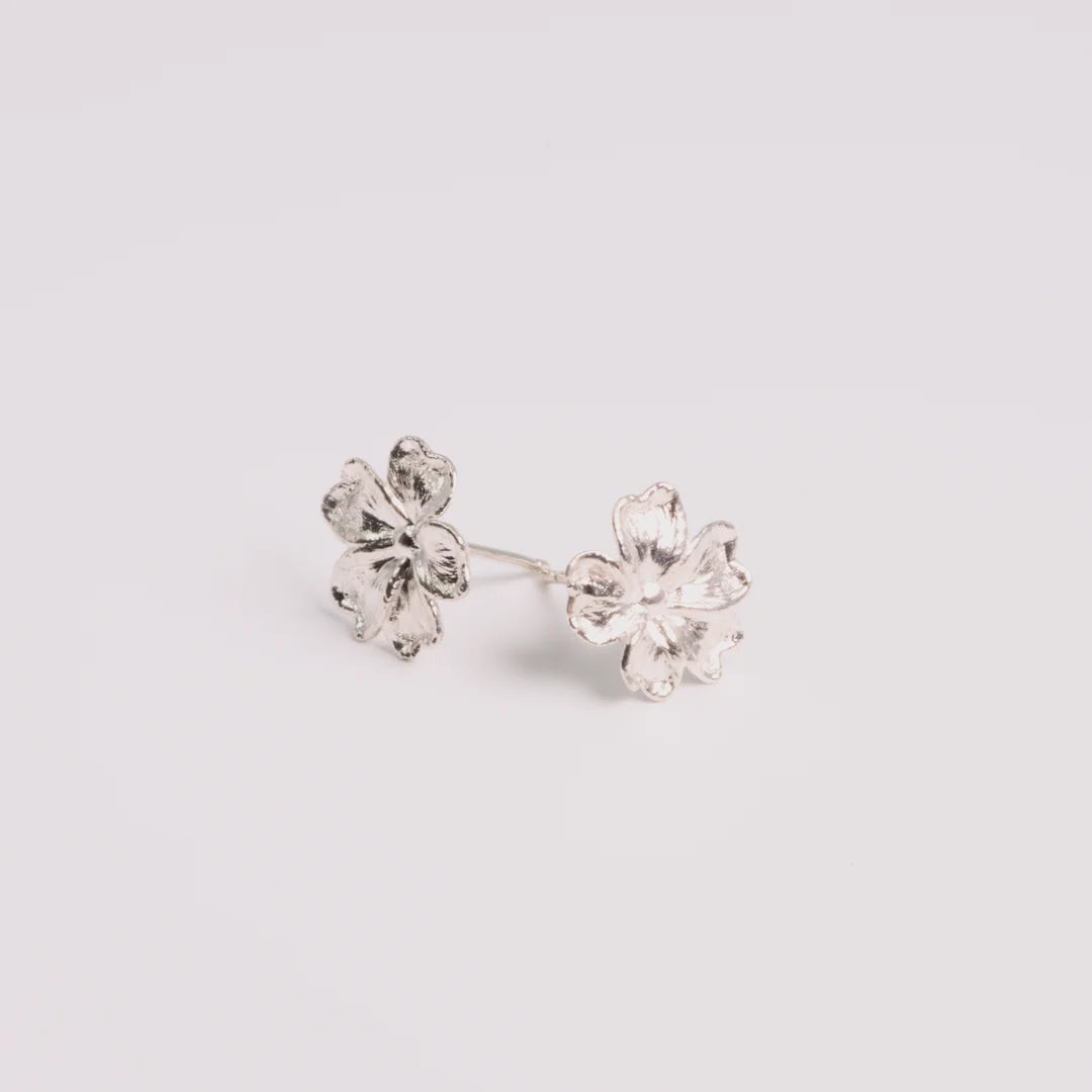 Sterling zilver oorbellen, handgemaakt uit het atelier van Claire Dries