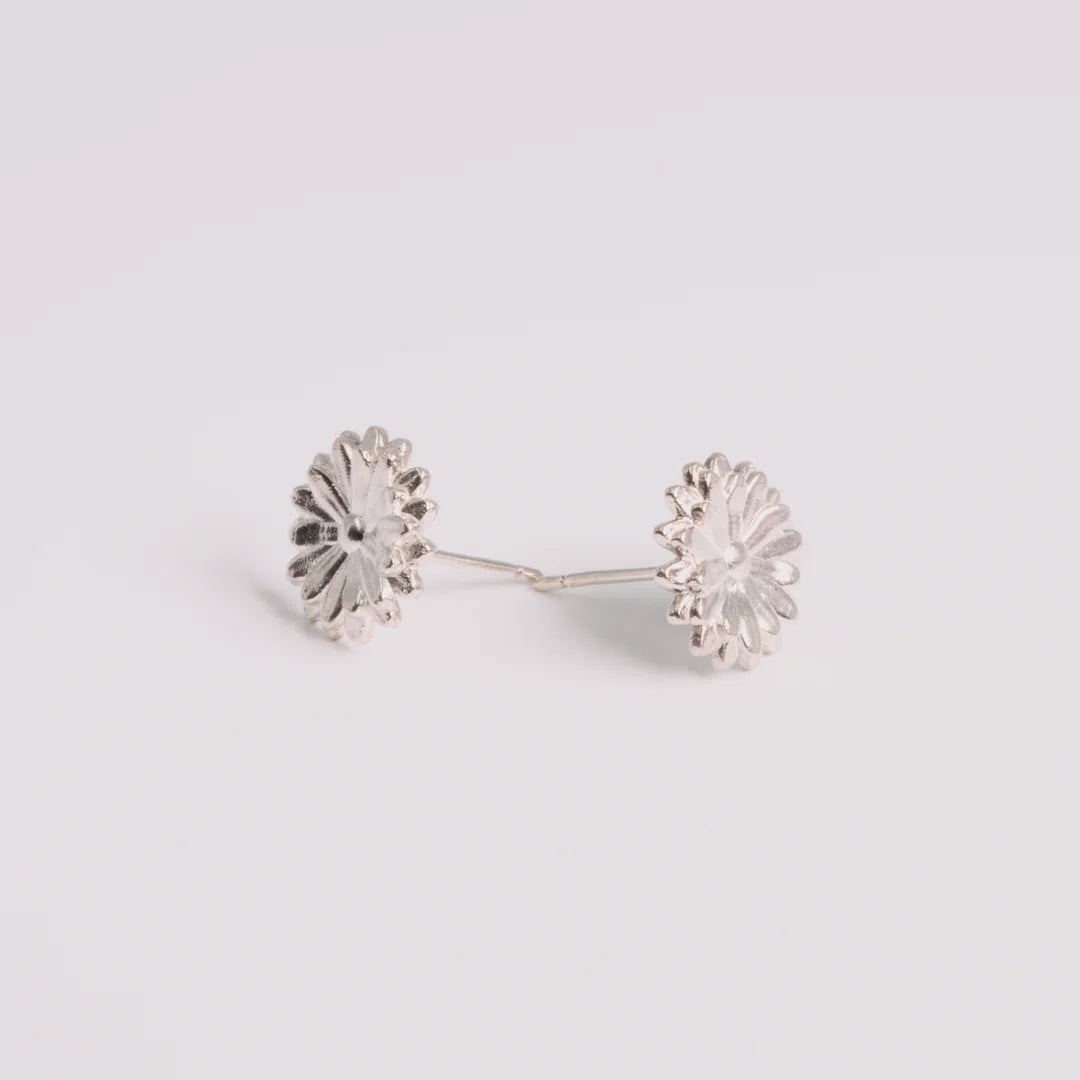 Sterling zilver oorbellen, handgemaakt uit het atelier van Claire Dries