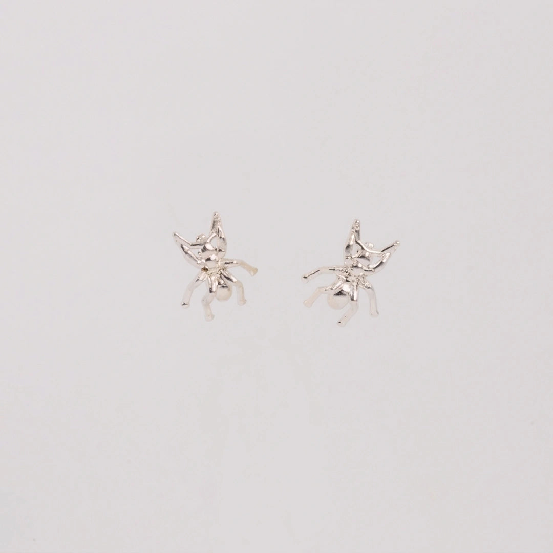 Sterling zilver oorbellen, handgemaakt uit het atelier van Claire Dries