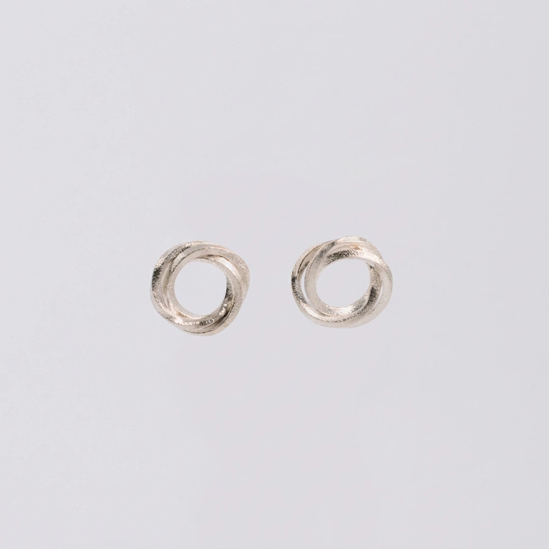 Sterling zilver oorbellen, handgemaakt uit het atelier van Claire Dries