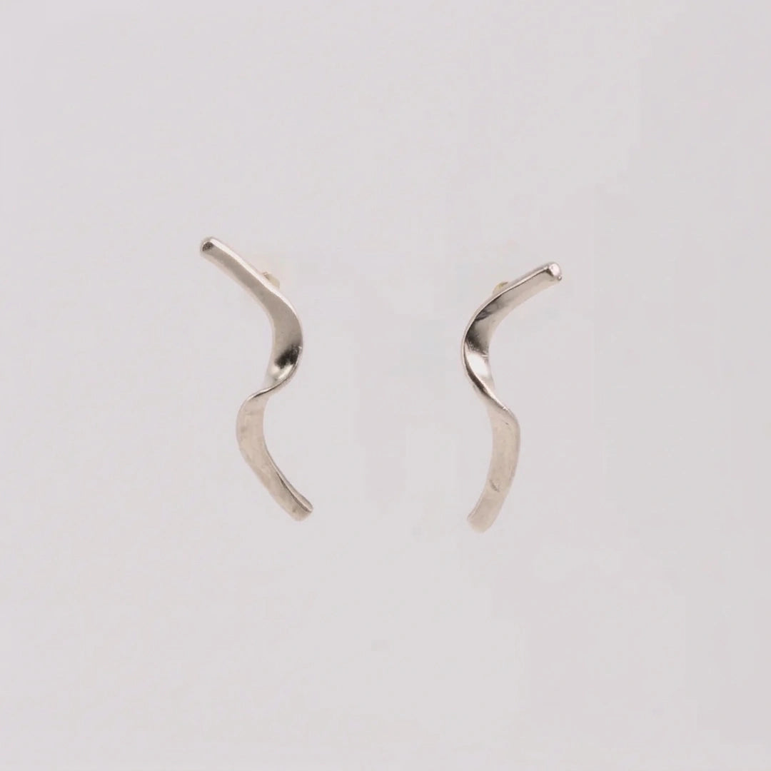 Sterling zilver oorbellen met gehamerde, handgemaakt atelier Claire Dries