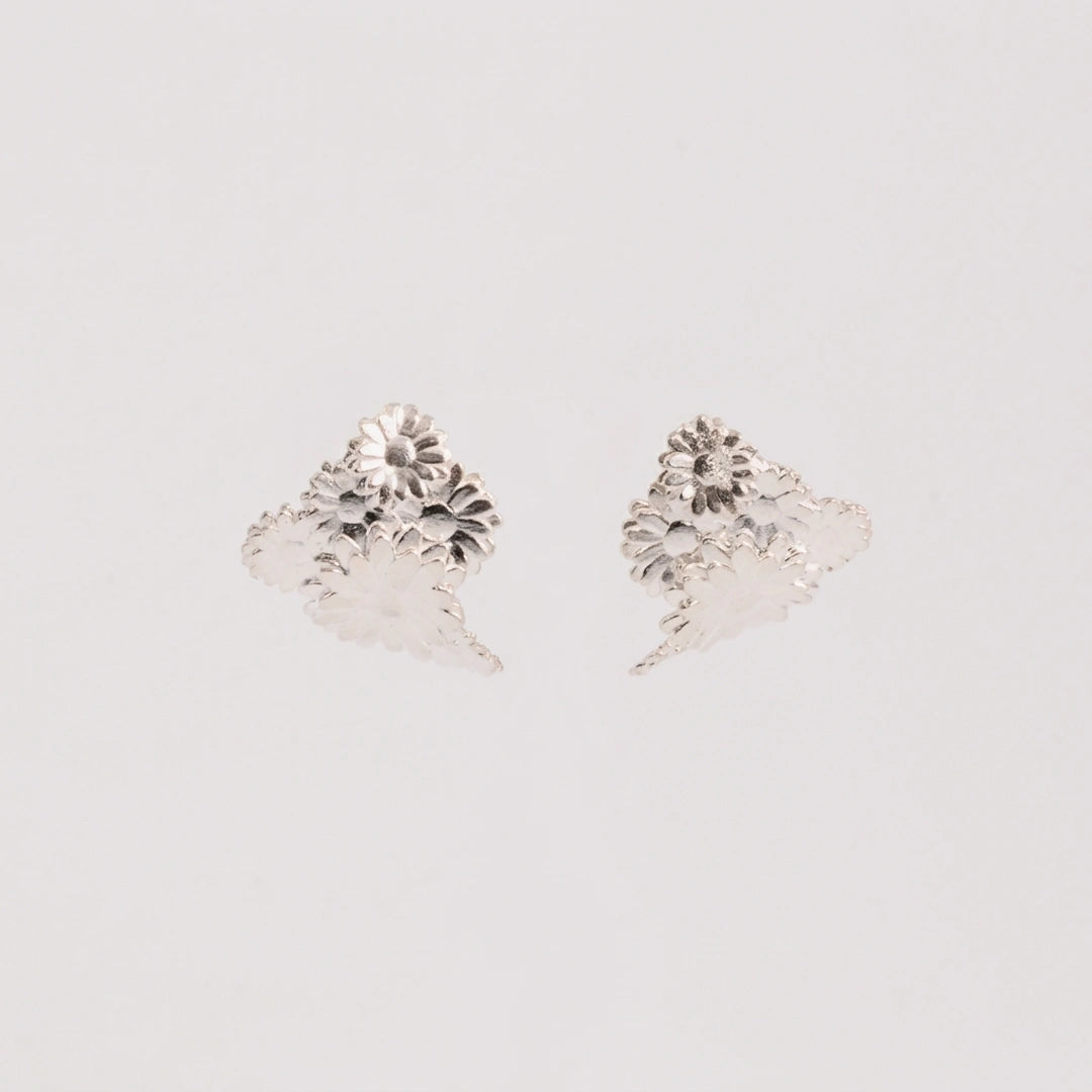 Sterling zilver oorbellen, handgemaakt uit het atelier van Claire Dries