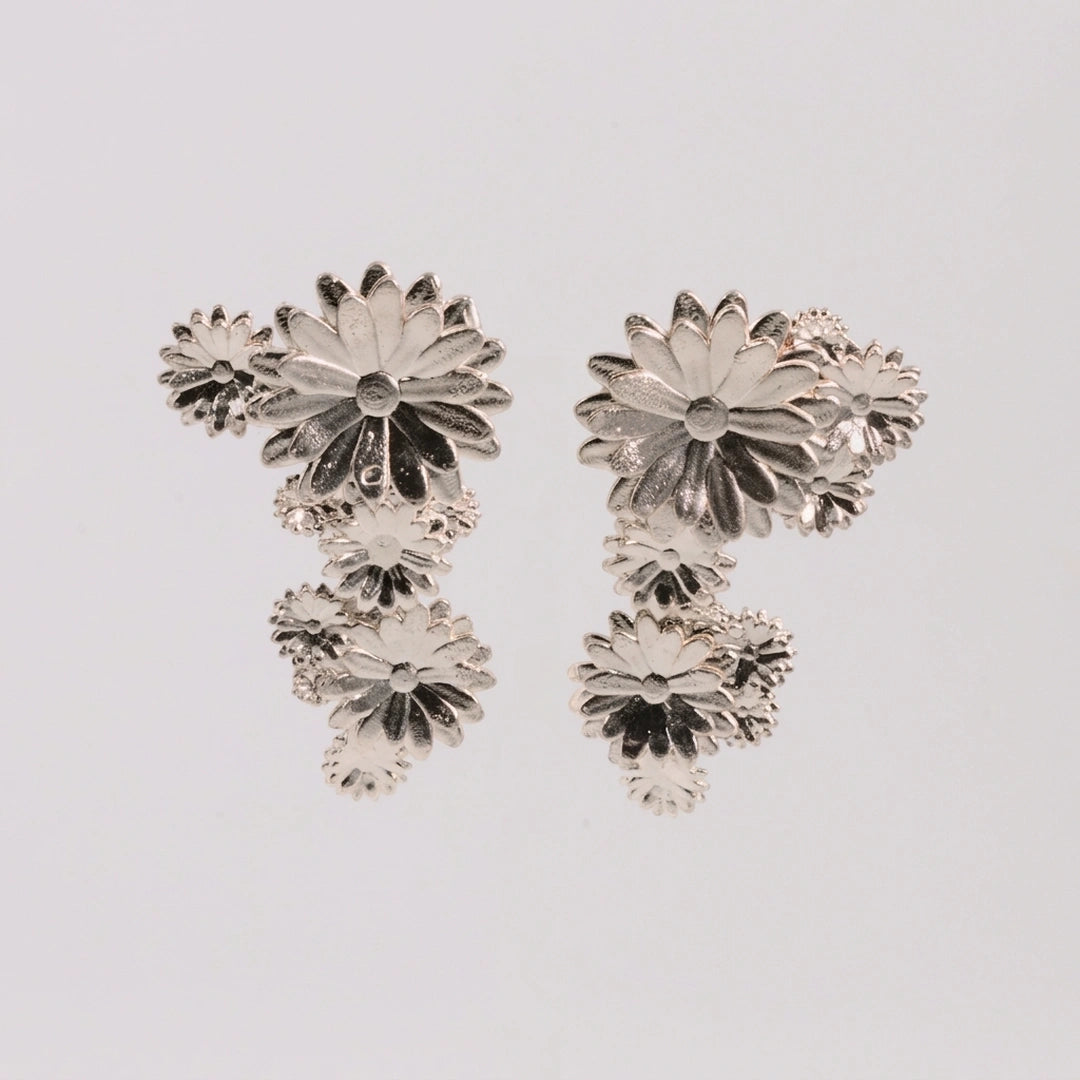 Sterling zilver oorbellen, handgemaakt uit het atelier van Claire Dries