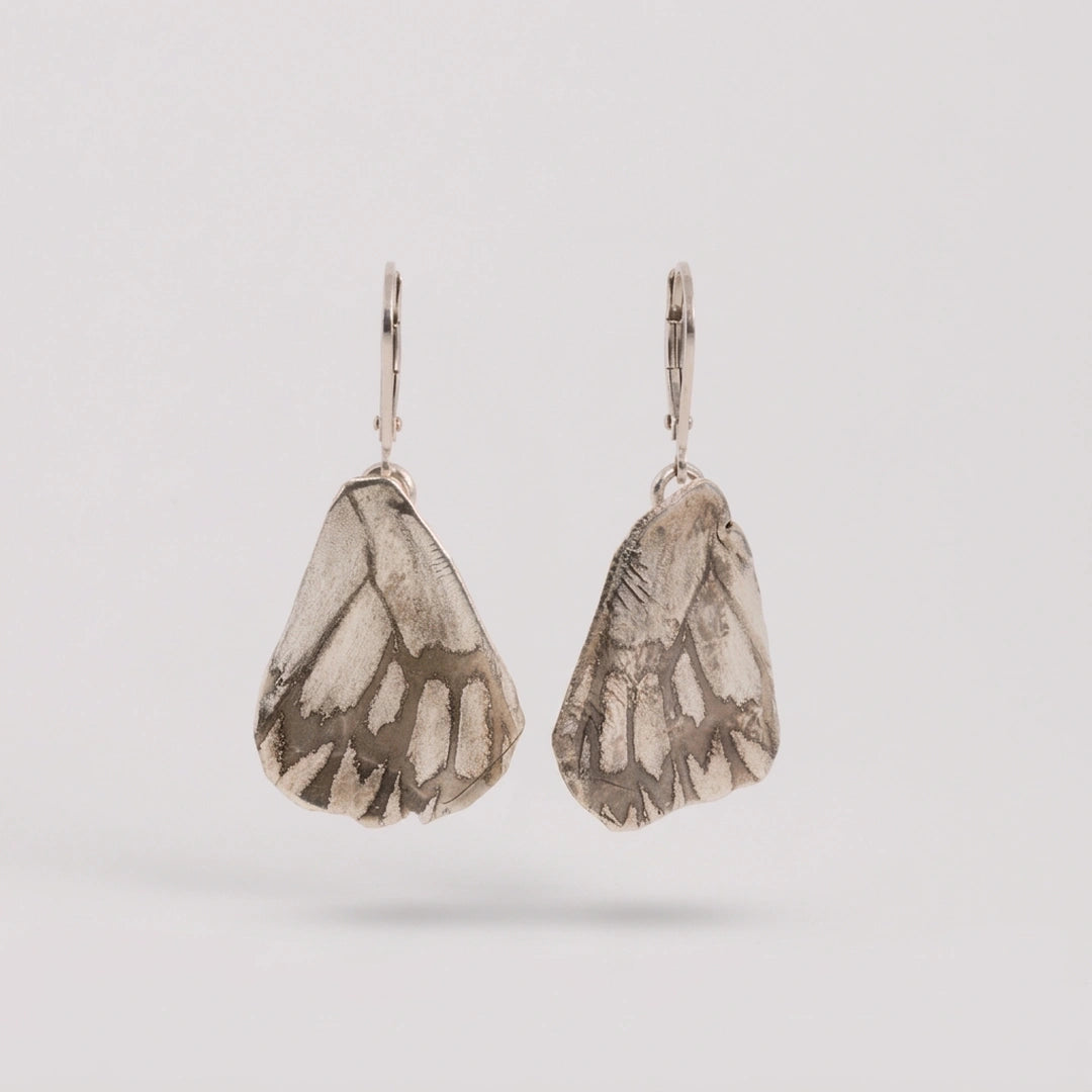 Sterling zilver oorbellen, handgemaakt uit het atelier van Claire Dries
