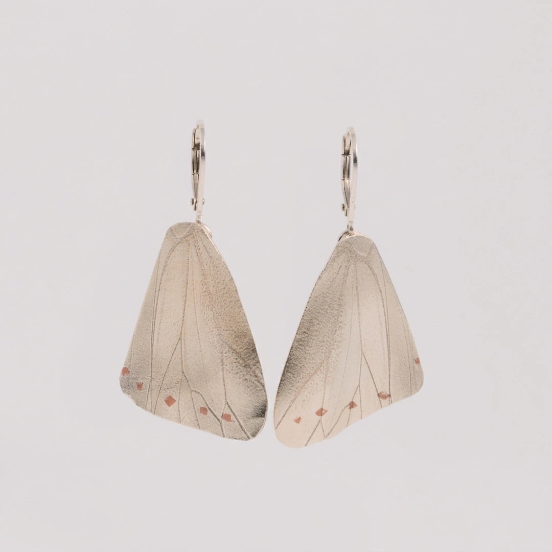 Copper; sterling silver oorbellen, handgemaakt uit het atelier van Claire Dries