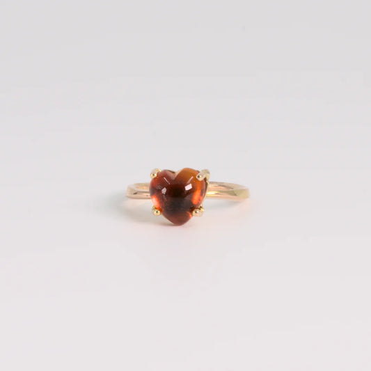 Geelgoud 18kt ring, handgemaakt uit het atelier van Claire Dries