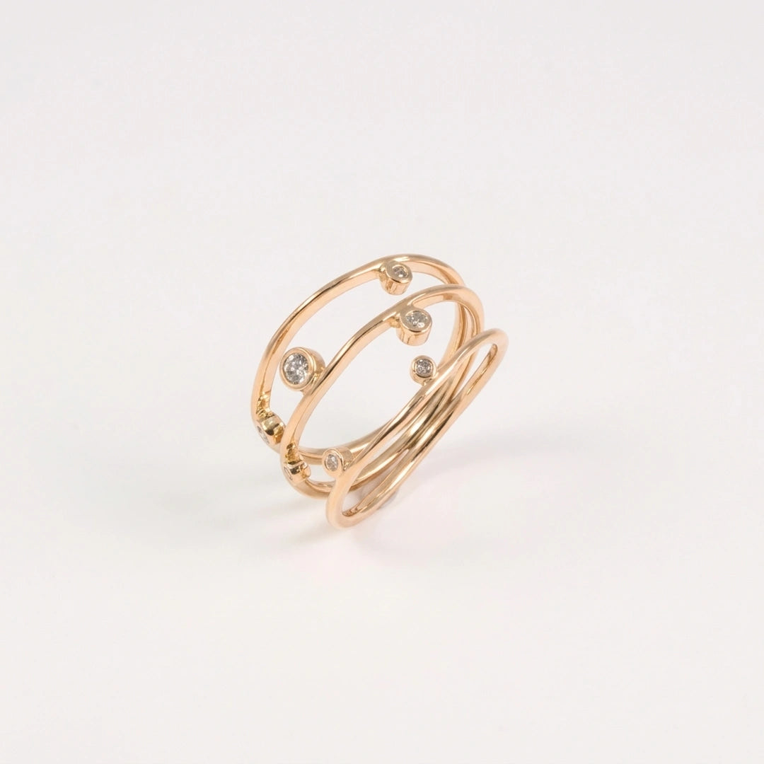 Diamond; rose gold ring met gehamerde, Diamant, handgemaakt atelier Claire Dries