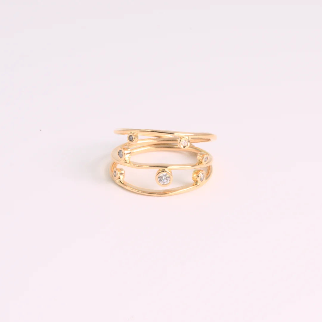 Diamond; rose gold ring met gehamerde, Diamant, handgemaakt atelier Claire Dries