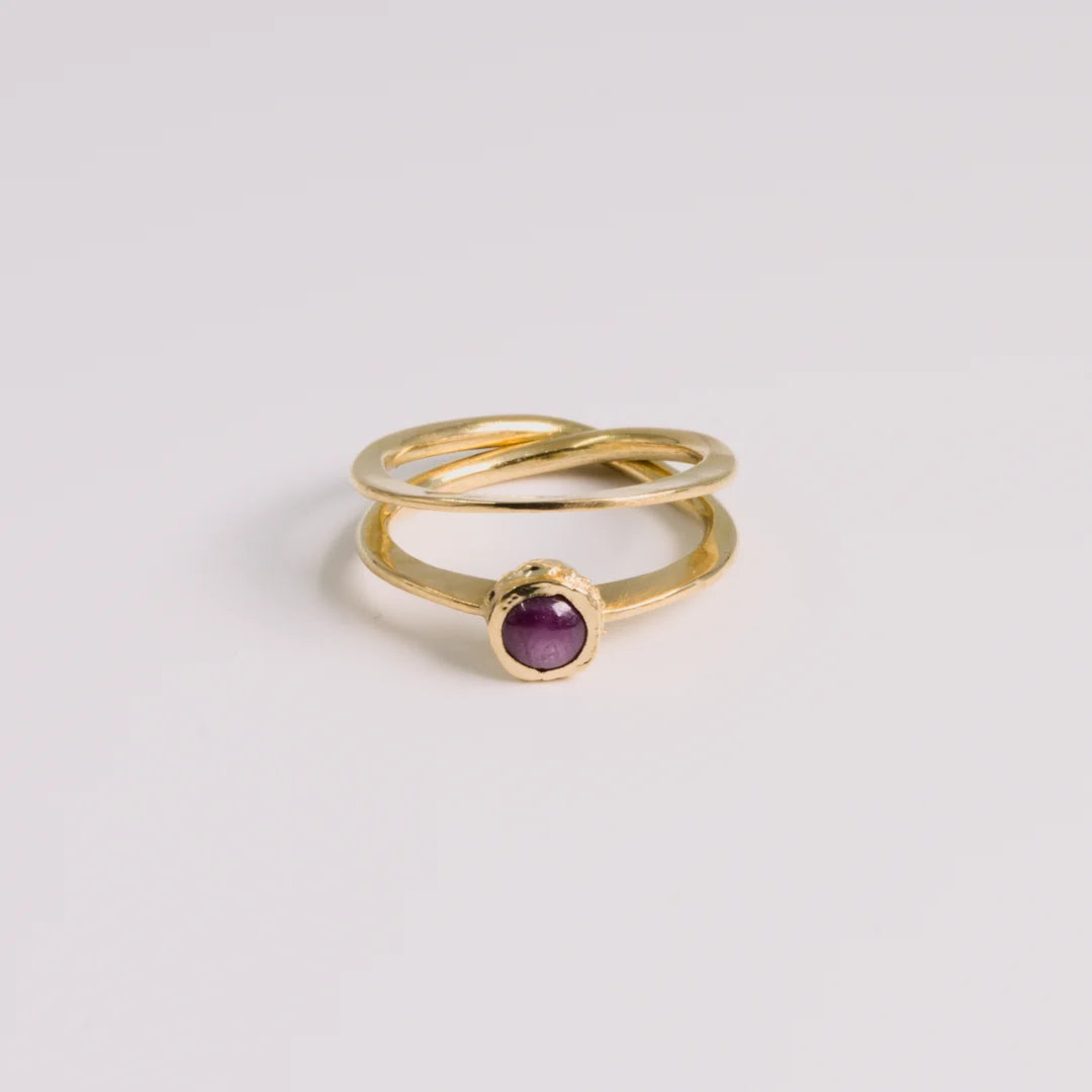 Geelgoud 18kt ring met robijn, handgemaakt atelier Claire Dries