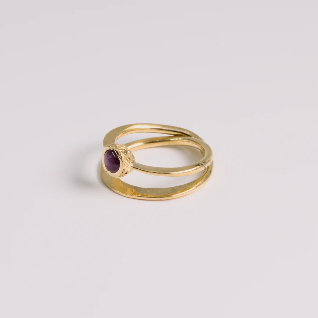 Geelgoud 18kt ring met robijn, handgemaakt atelier Claire Dries