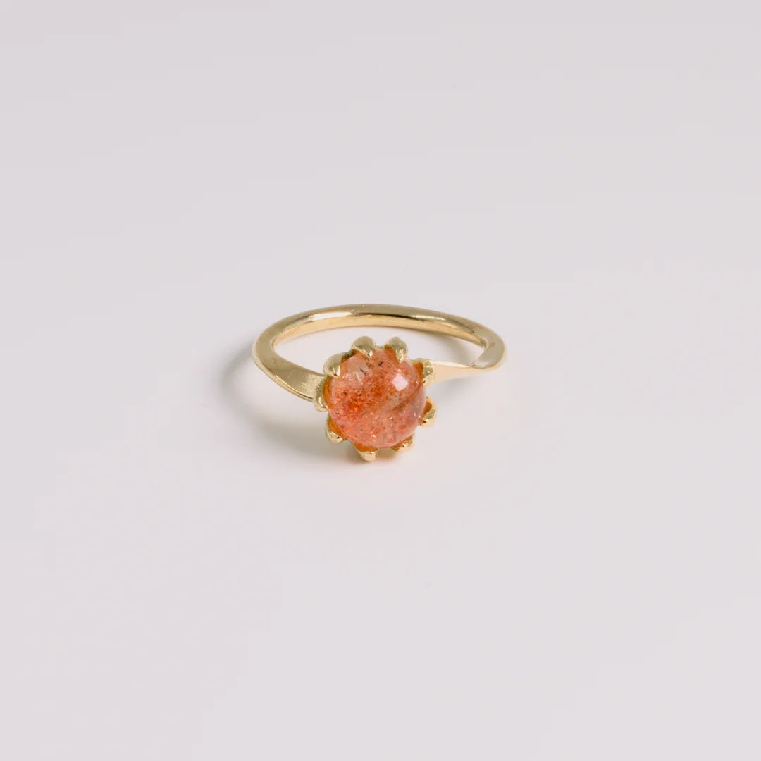 Geelgoud 18kt ring, handgemaakt uit het atelier van Claire Dries