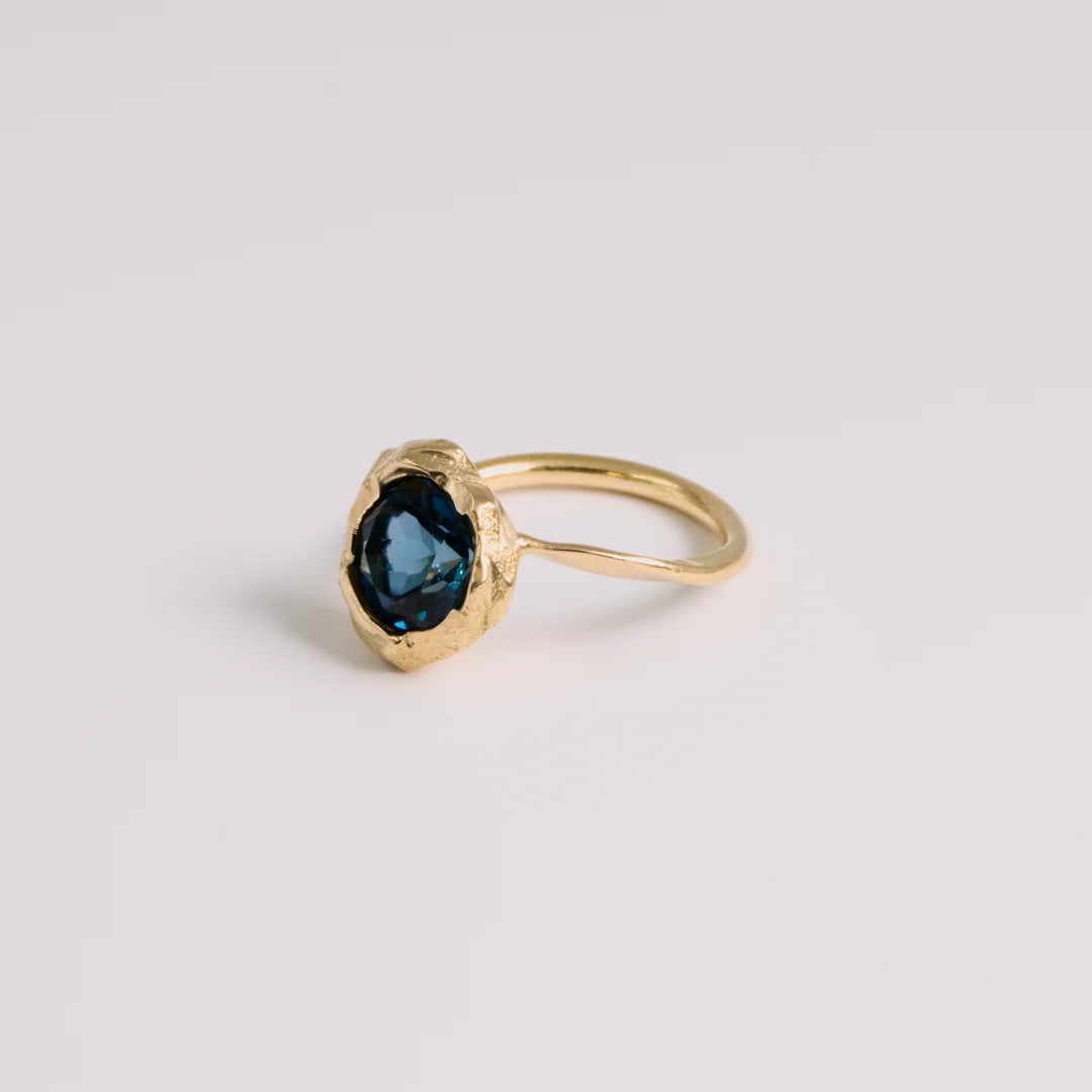 Rosegoud ring met topaas, handgemaakt atelier Claire Dries