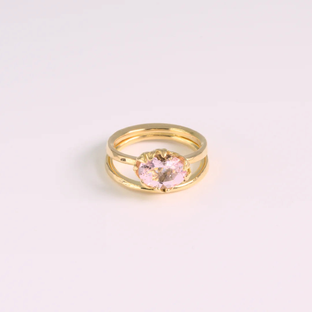 Rosegoud ring met roze morganiet, handgemaakt atelier Claire Dries