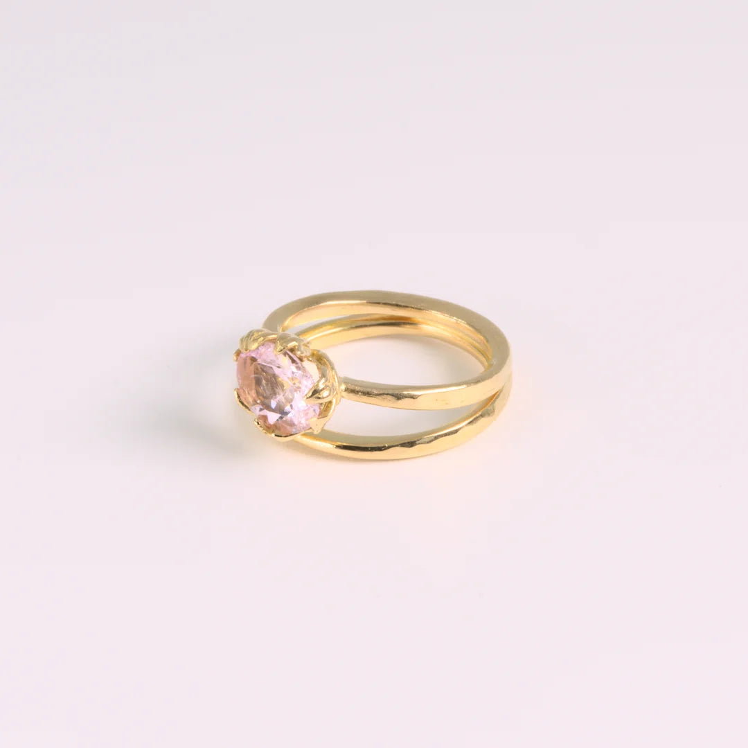 Rosegoud ring met roze morganiet, handgemaakt atelier Claire Dries