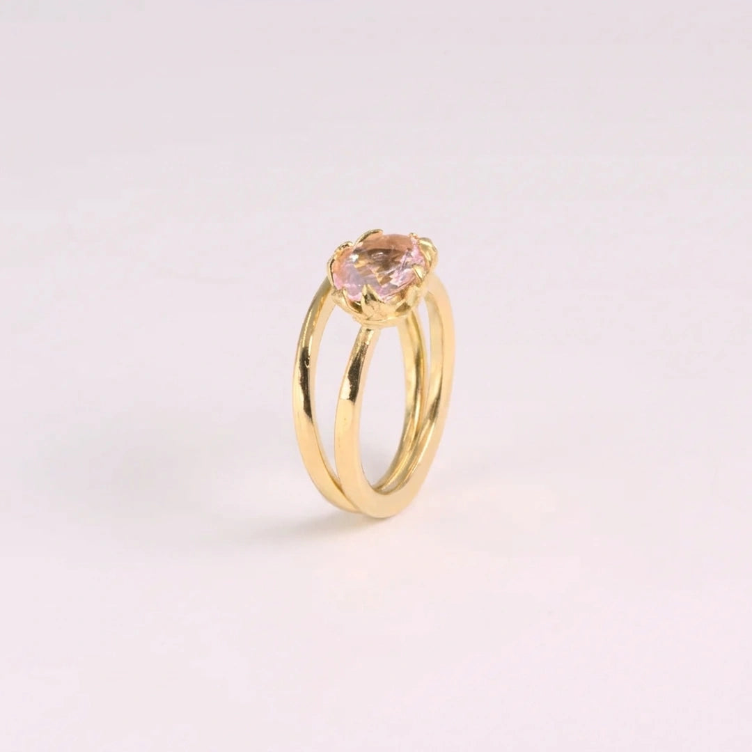 Rosegoud ring met roze morganiet, handgemaakt atelier Claire Dries