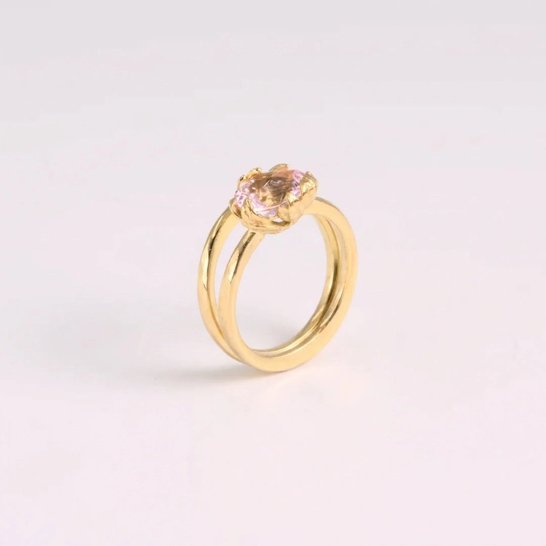 Rosegoud ring met roze morganiet, handgemaakt atelier Claire Dries