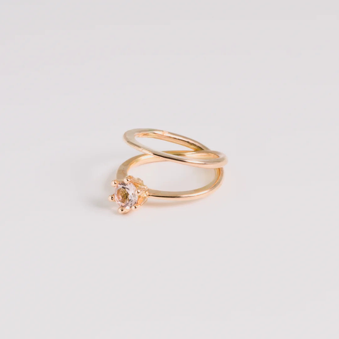 Rosegoud ring met roze morganiet, gehamerde, handgemaakt atelier Claire Dries