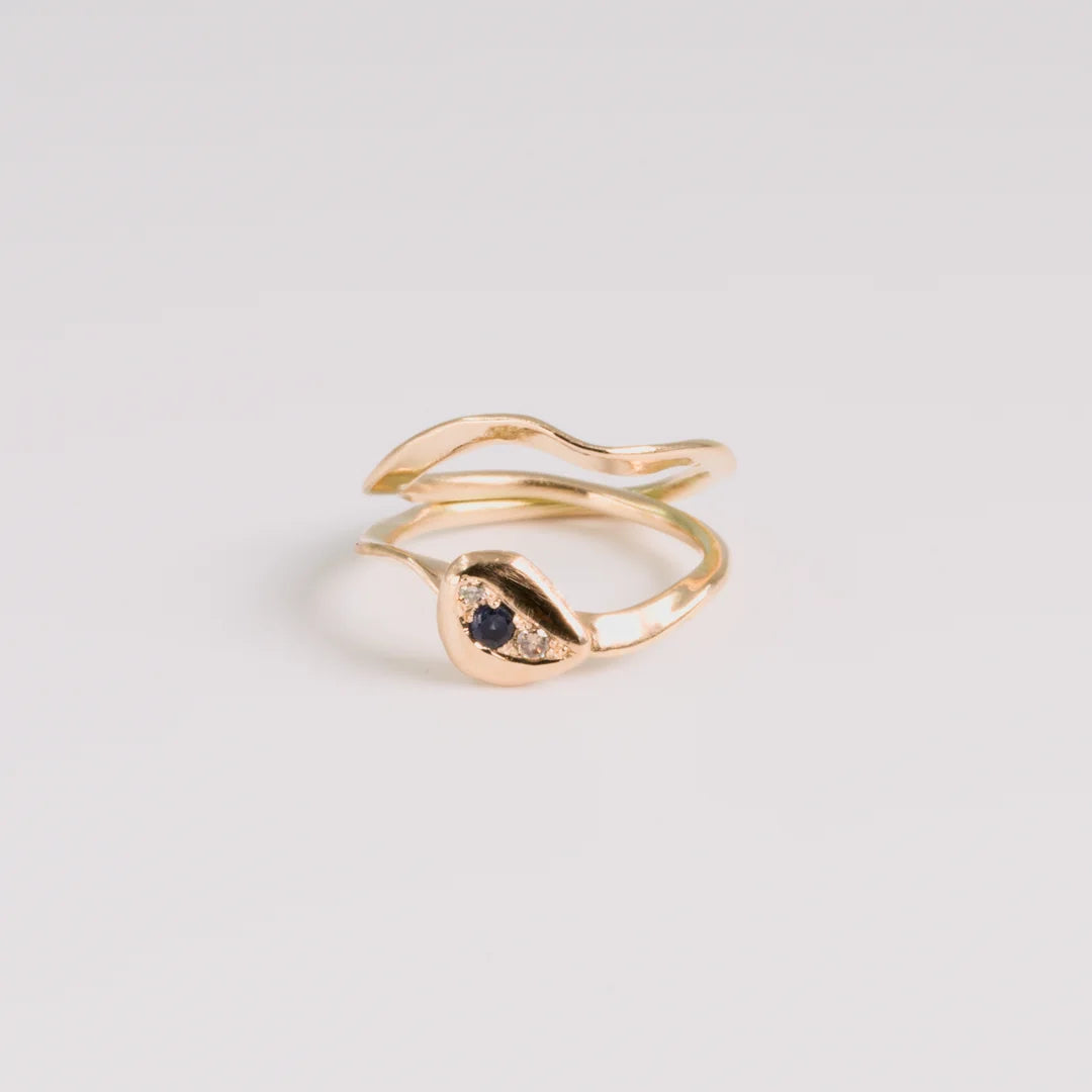 Geelgoud 18kt ring met diamant, saffier, handgemaakt atelier Claire Dries