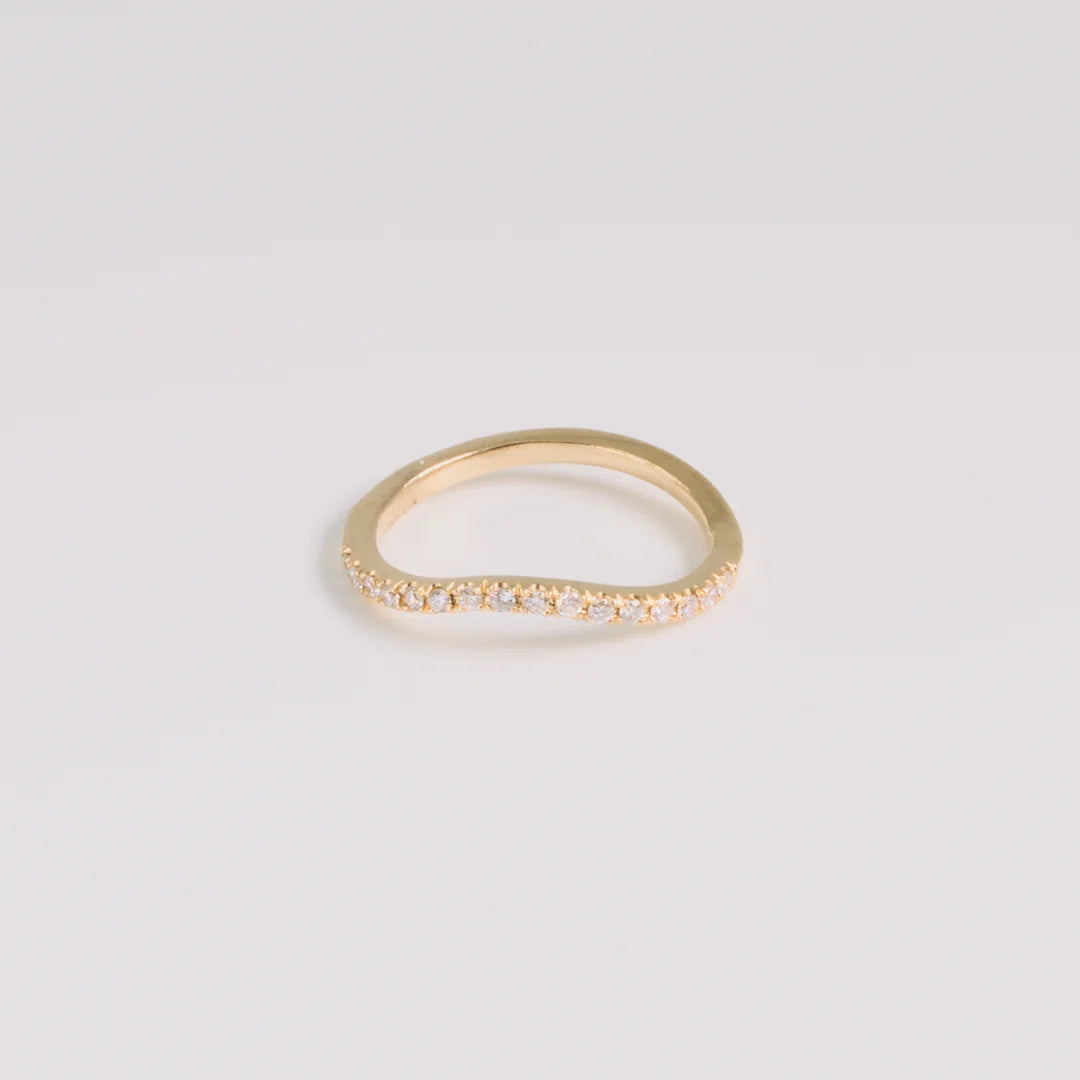Champagnegoud 18kt ring met lab-grown diamanten, handgemaakt atelier Claire Dries
