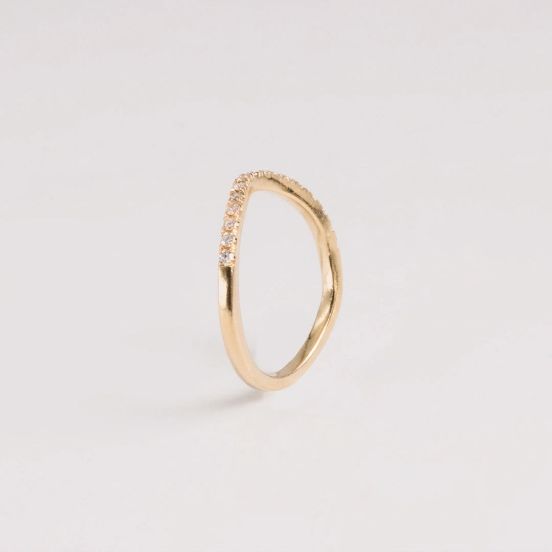 Champagnegoud 18kt ring met lab-grown diamanten, handgemaakt atelier Claire Dries