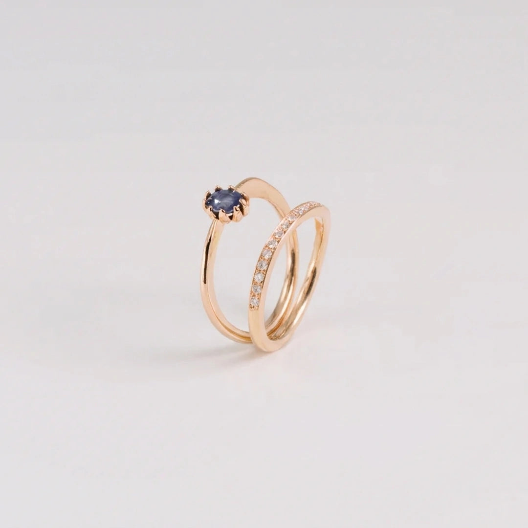 Rosegoud ring met lab-grown diamanten, gehamerde, handgemaakt atelier Claire Dries