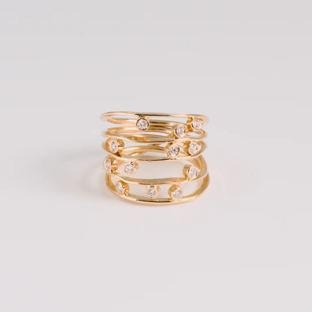 Diamond; rose gold ring met lab-grown diamanten, gehamerde, handgemaakt atelier Claire Dries