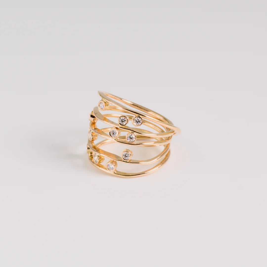 Diamond; rose gold ring met lab-grown diamanten, gehamerde, handgemaakt atelier Claire Dries